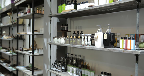 2017-05-14: Jetway invested in the establishment of Wenesy, a company specializing in hotel cosmetics products.